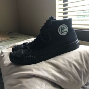 Men’s black on black pf flyers size 10.5